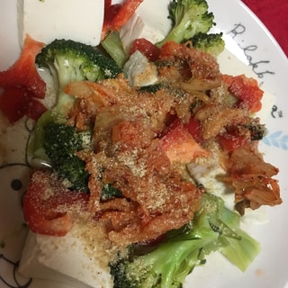 彩りキムチとごまのブロッコリーと豆腐のサラダ
